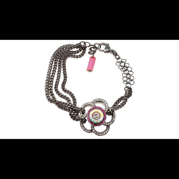 CHANEL cc silver, silver tone camellia bracelet. - Picture 6 of 8